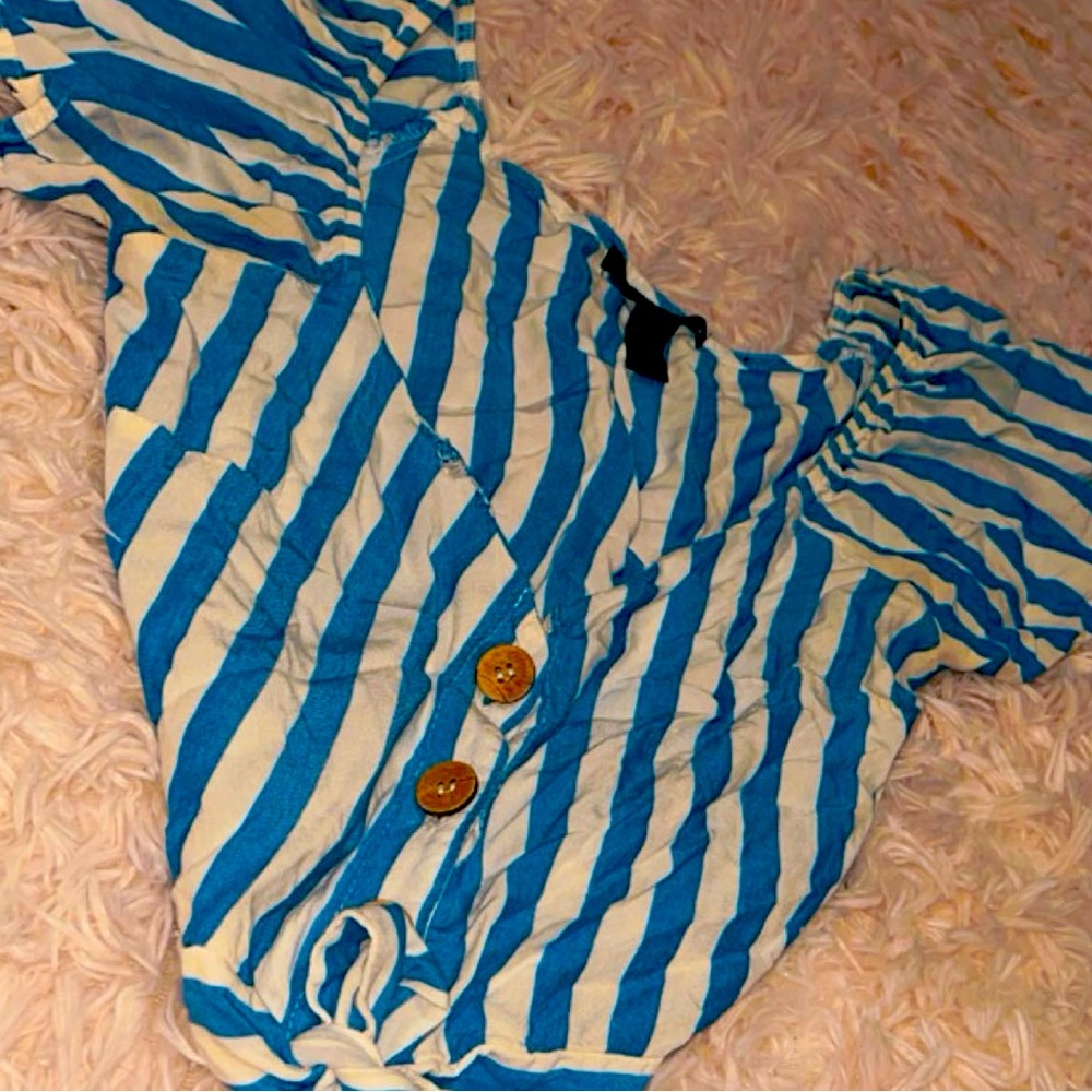 Blue and white stripped, tie up, forever 21 blouse!